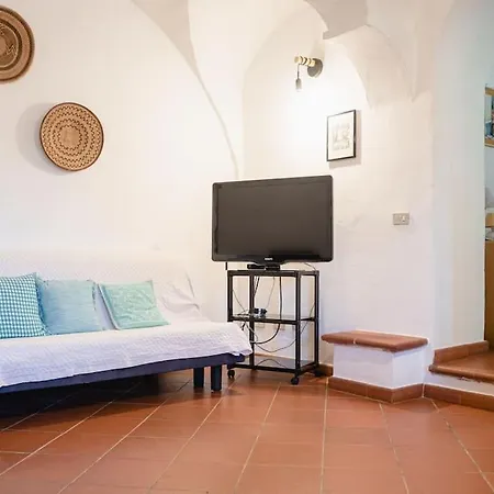 With Large Swimming Pool Holiday home *