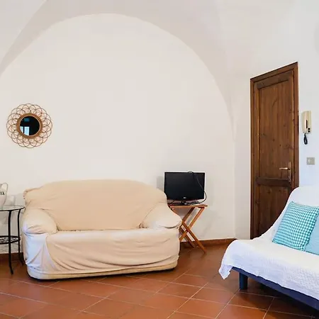 With Large Swimming Pool Holiday home *